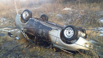 Врезался в столб, перевернулся и загорелся. ДТП в Копейске