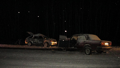 «Четырнадцатая» на снежной дороге протаранила «семерку» в Копейске: есть погибшие