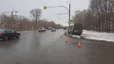 Пассажир маршрутки пострадал в ДТП со скрывшимся водителем в Челябинске