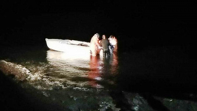 Две лодки с людьми перевернулись на Аргазях вдали от берега