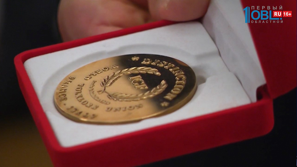 Борису Дубровскому вручили медаль для Путина