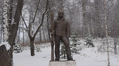 Владимира Путина с лыжами установили на горнолыжном курорте 