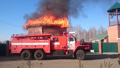 Пожар уничтожил храм после субботней службы в Сосновском районе 