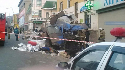 Неуправляемая фура насмерть сбила пешеходов в Златоусте 