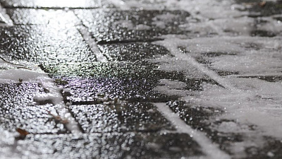 Дорожники предупреждают южноуральцев о гололедице на трассах