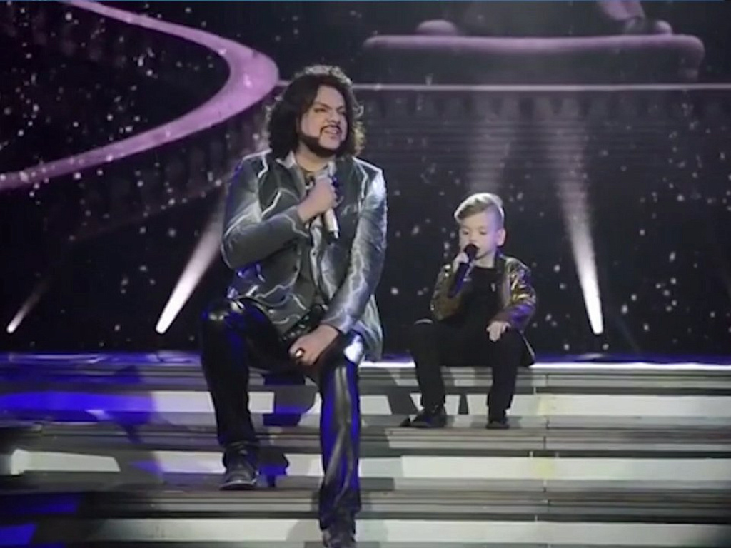 киркоров спел. какие песни спел киркоров в горловке. фестиваль жара киркоров. киркоров спел. киркоров спел.