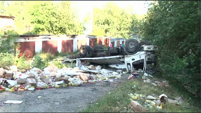 Фура протаранила многоэтажку