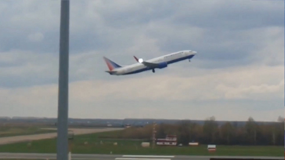 Челябинский самолет экстренно сел в Уфе