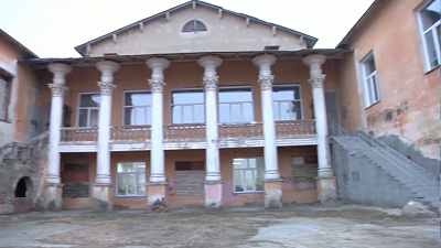 В Старокамышинске не могут отремонтировать ДК