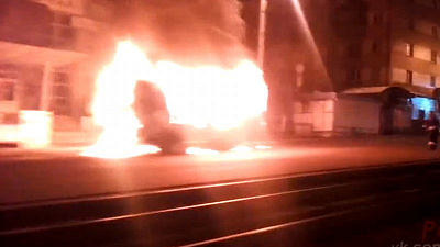 ПАЗик сгорел дотла на челябинском перекрестке 