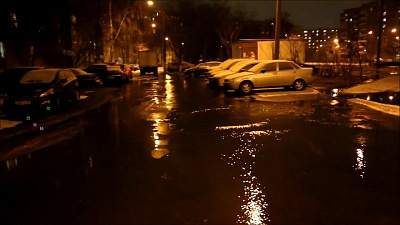 Сотни квартир остались без воды из-за потопа в Ленинском районе