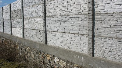 Челябинцы обеспокоены появлением бетонного забора в сквере в центре города