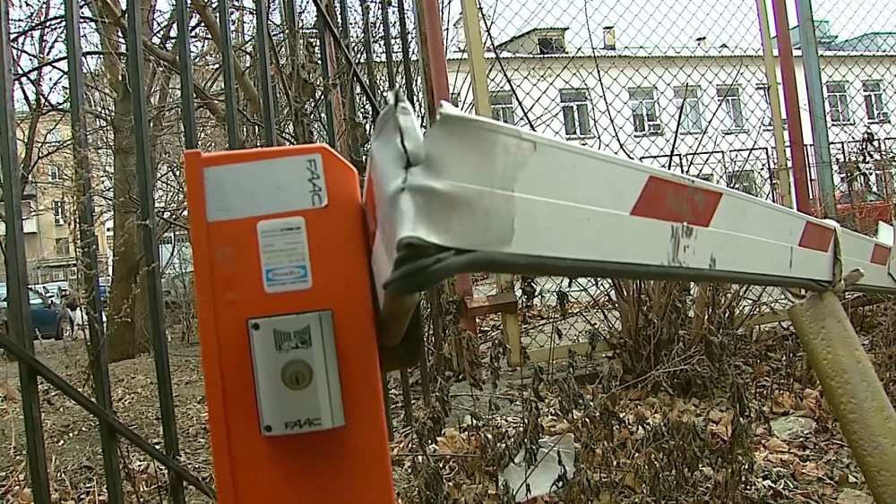 Жильцы обвиняют бизнесменов в захвате территории