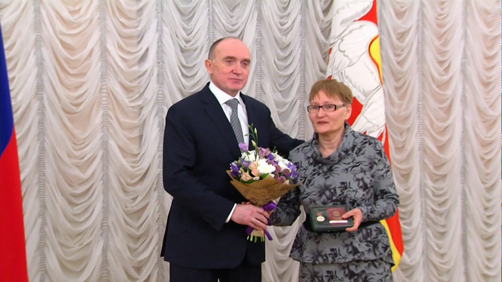 5 многодетных мам Южного Урала получили знак отличия