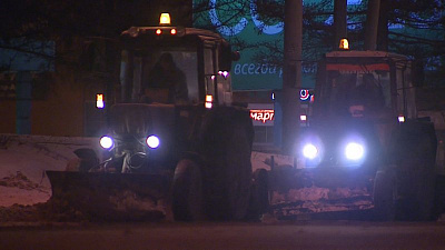 Челябинские улицы всю ночь чистили от снега 