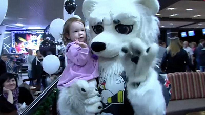 Лучшие моменты закрытой вечеринки игроков ХК «Трактор» с болельщиками