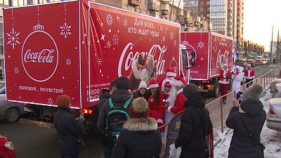 Новогодние грузовики под управлением Дедов Морозов прибыли в Челябинск 