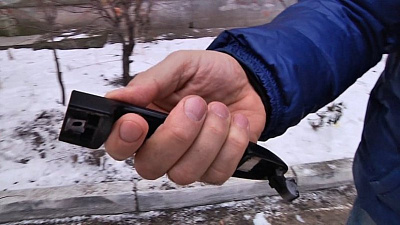 Самый сильный человек России оторвал ручку от автомобиля металлоискателей 