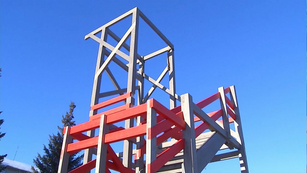 В Копейске к новому году строят горку-шахту