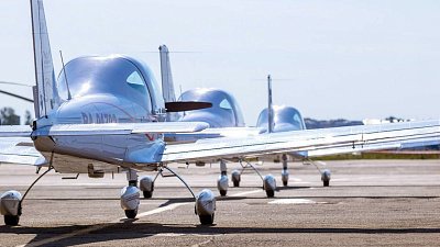 23 самолета «ЧелАвиа» арестованы за долги компании в 13 миллионов рублей 