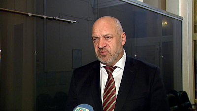 Дольщики микрорайона "Яркая жизнь" пикетировали американское консульство в Екатеринбурге