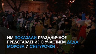 Вокруг театра провели массовый хоровод