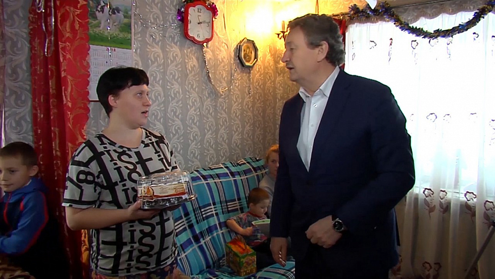 Мать с семью детьми живет в "однушке"