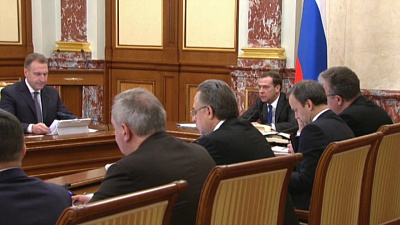 Медведев утвердил план отказа от долевого строительства