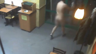 Златоустовцы разделись догола перед камерой за сэндвич