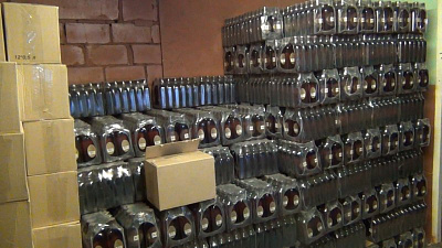 Спиртное, деньги и «стволы» нашли в подпольных алкоцехах Кыштыма