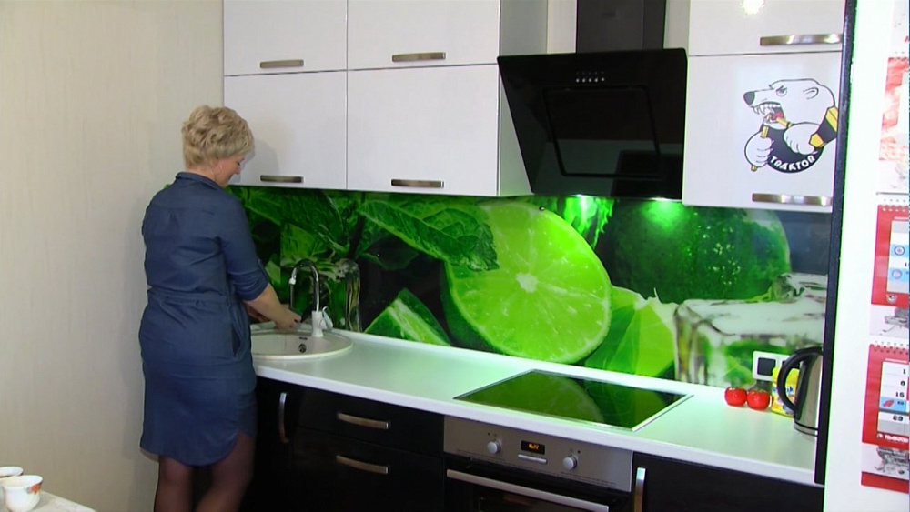 Болельщица "Трактора" год назад выиграла квартиру