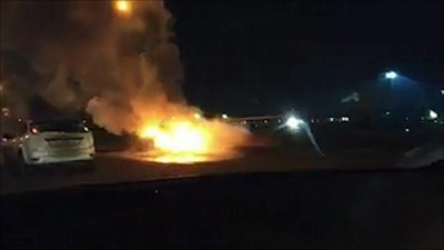 Очевидцы сняли на видео загоревшуюся на ходу легковушку в Челябинске