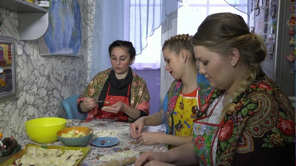 В Чесме девушки гадают на варениках