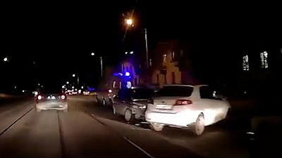 Очевидцы сняли на видео аварию в Магнитогорске