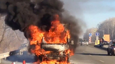 ГАЗель выгорела дотла на трассе под Челябинском 