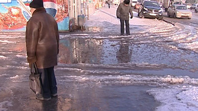 Крупная коммунальная авария стала причиной потопа на Свердловском проспекте