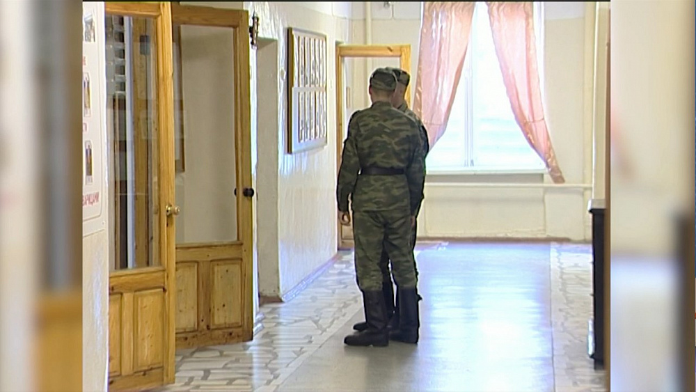 Подозревают в доведении до самоубийства