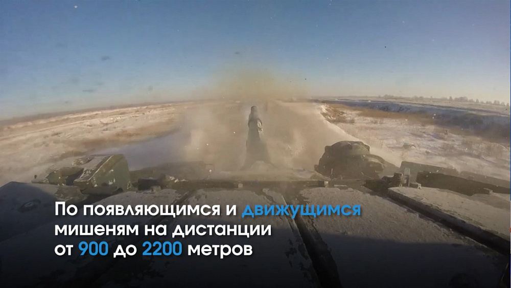 Уральские военные осваивают экстремальное вождение танков