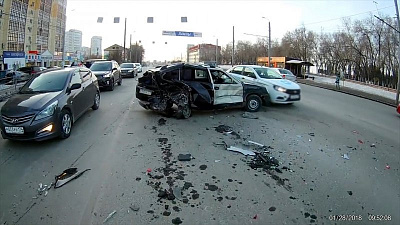 Массовая авария на Свердловском проспекте