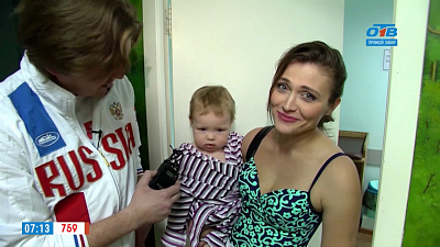 Наше УТРО на ОТВ – груднички в бассейне