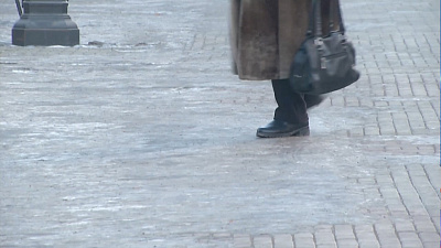 Челябинцы жалуются на грязные дороги и тротуары