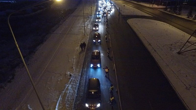 Полицейские провели южноуральских водителей через живой коридор