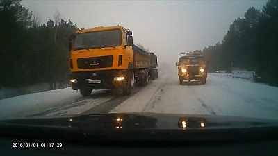 Водитель легковушки совершил экстремально-точный маневр, уходя от «встречки» 