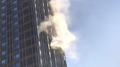 Горит гостиница «Космос». Челябинка ведет трансляцию из Москвы 