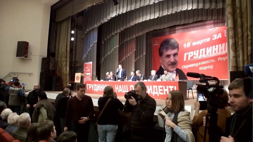 Драка на встрече кандидата с избирателями 