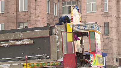 С площади Революции съехали аттракционы