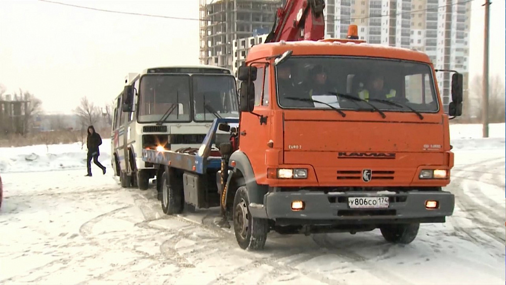 В Челябинске начали использовать эвакуатор для маршруток