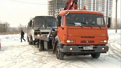 В Челябинске начали использовать эвакуатор для маршруток