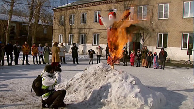 В школе-интернате №13 празднуют Масленицу