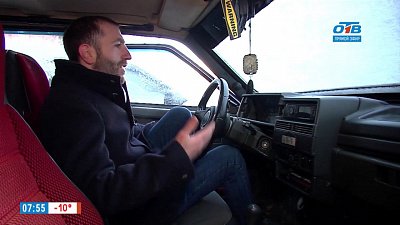 В студии «Нашего утра» рассказали, нужно ли поднимать дворники, когда идет снег